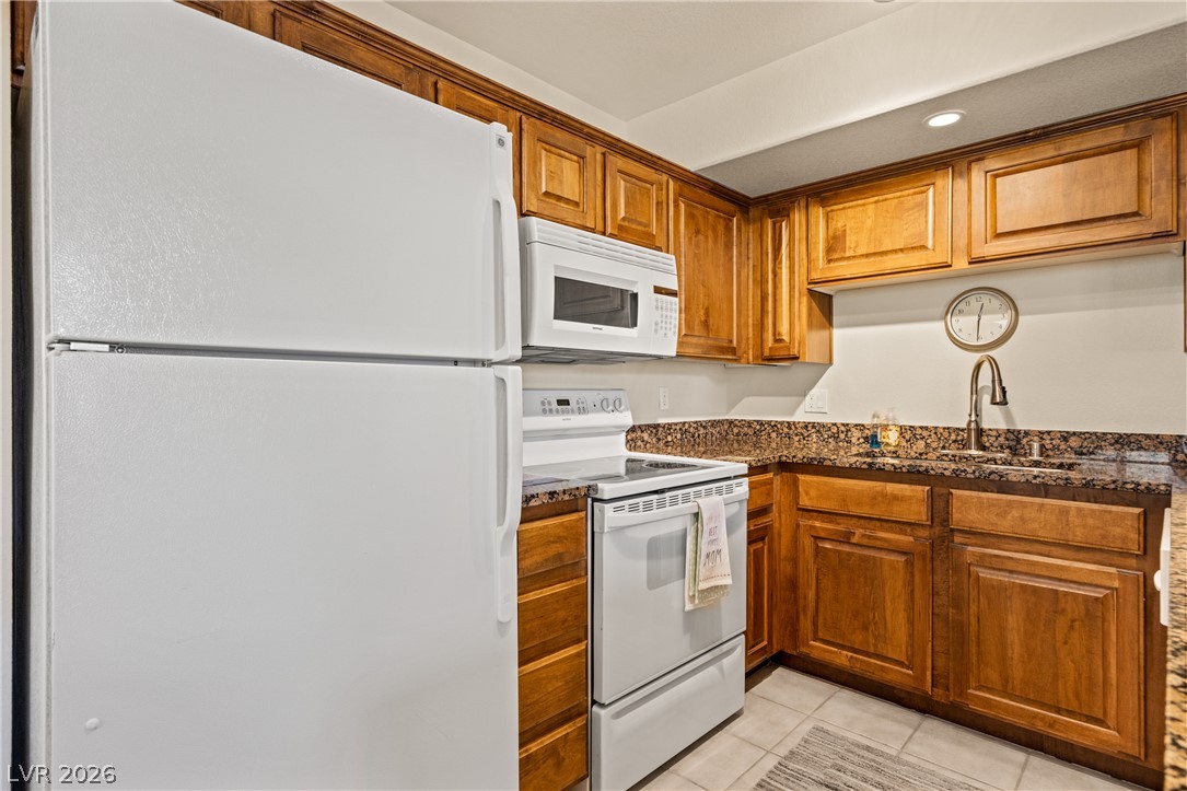 Photo 4 of 890 Kitty Hawk Drive #1824
