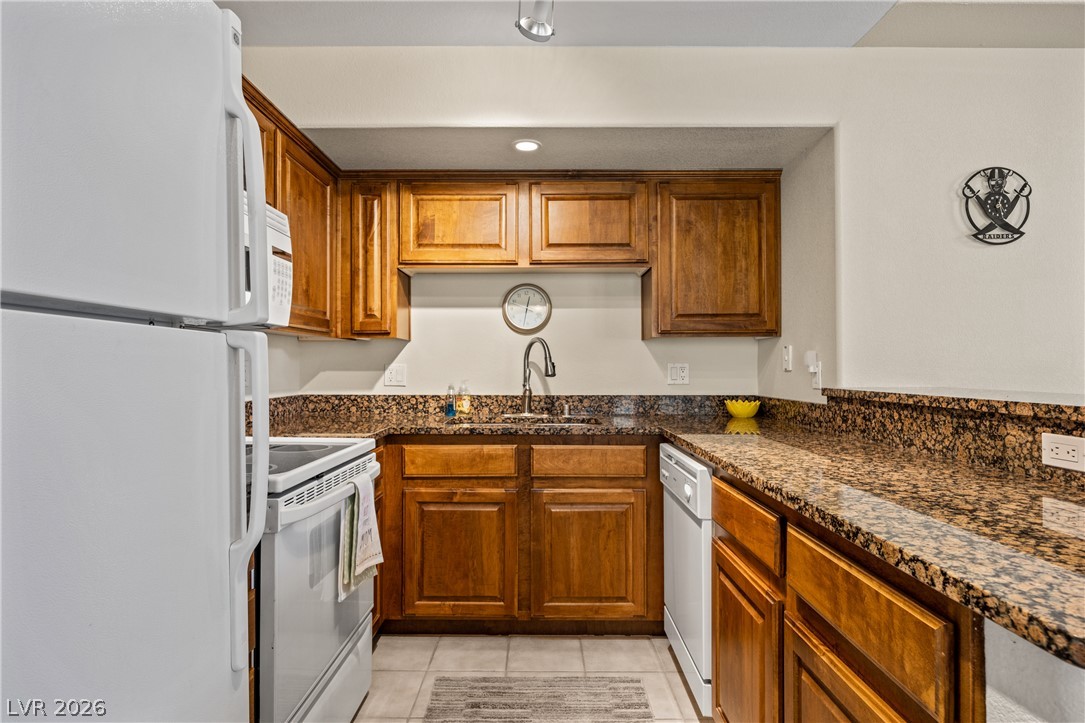 Photo 6 of 32, 890 Kitty Hawk Drive #1824