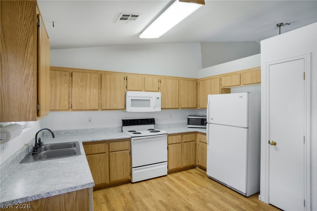 Photo 6 of 33, 845 Tucson Street