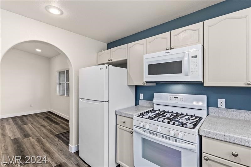 Photo 4 of 352 Amber Pine Street #201