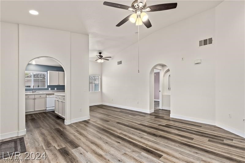Photo 8 of 22, 352 Amber Pine Street #201