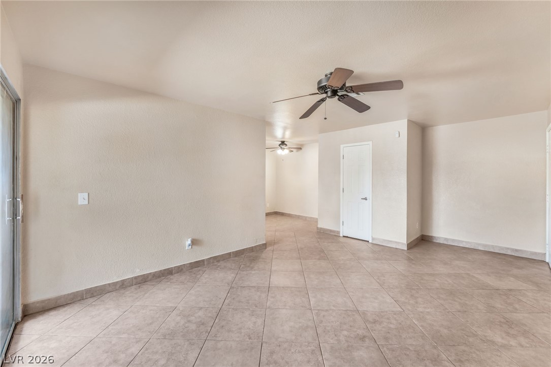 Photo 8 of 33, 2606 S Durango Drive #223