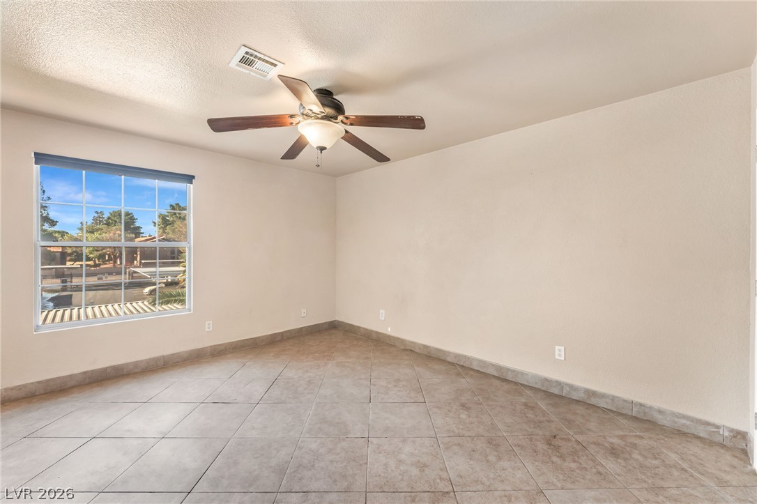 Photo 16 of 33, 2606 S Durango Drive #223