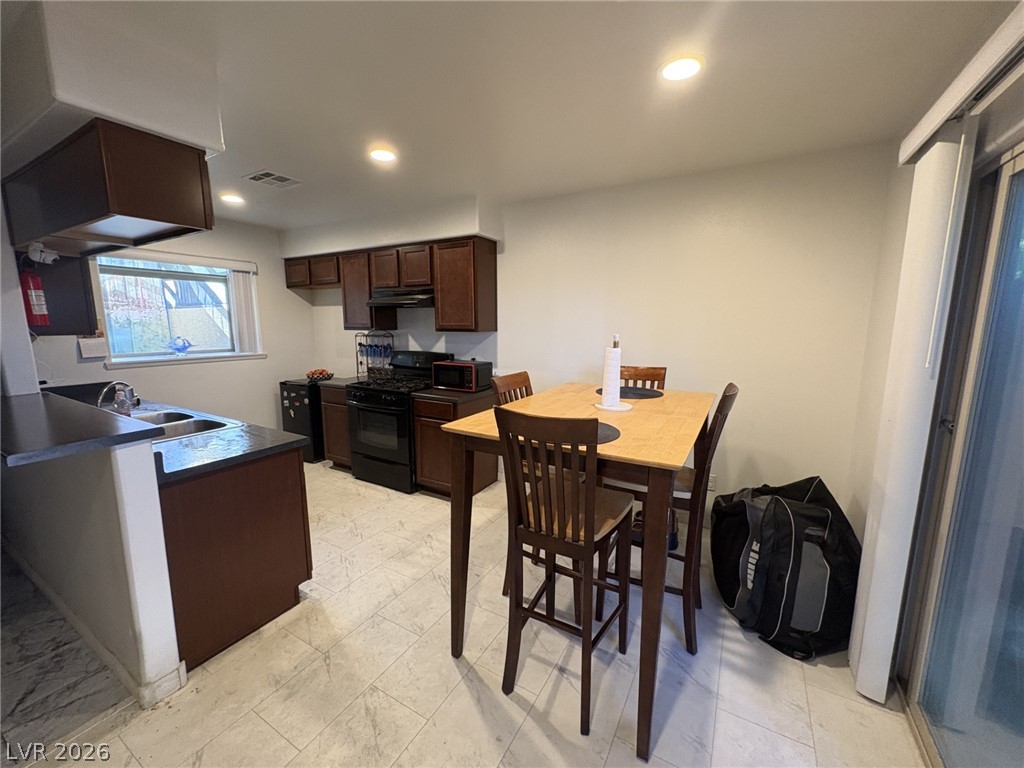 Photo 11 of 21, 3005 Saint George Street #D