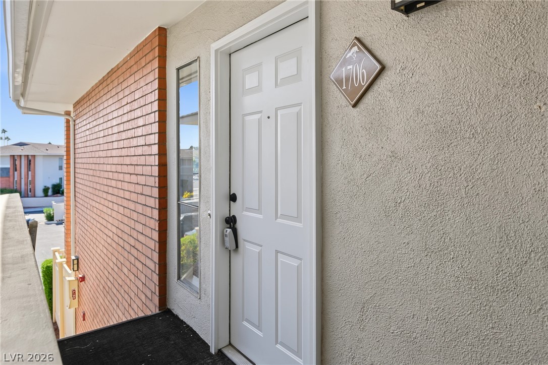 Photo 15 of 20, 668 Oakmont Avenue #1706