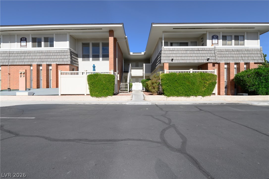 Photo 16 of 20, 668 Oakmont Avenue #1706