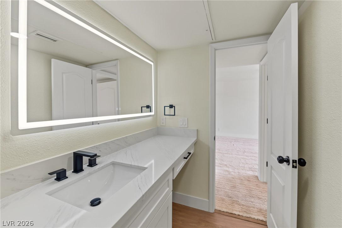Photo 7 of 20, 668 Oakmont Avenue #1706