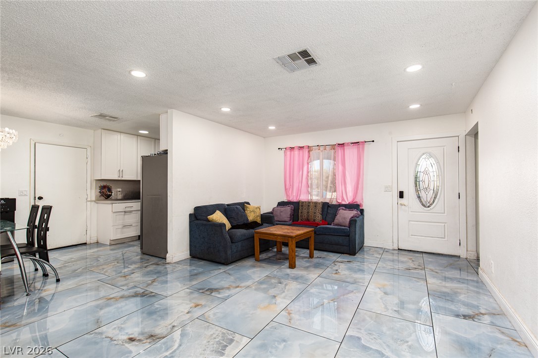 Photo 6 of 31, 3158 La Luna Circle