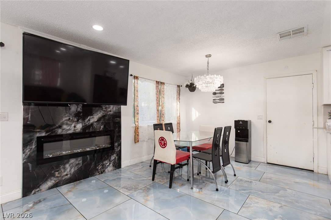 Photo 9 of 31, 3158 La Luna Circle