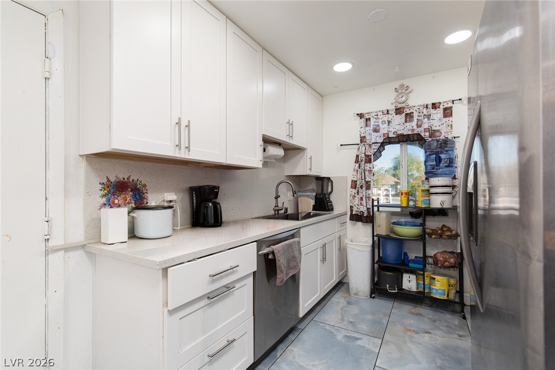 Photo 10 of 31, 3158 La Luna Circle