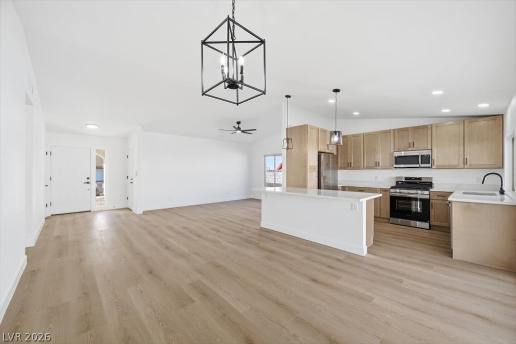 Photo 6 of 26, 890 El Camino Way
