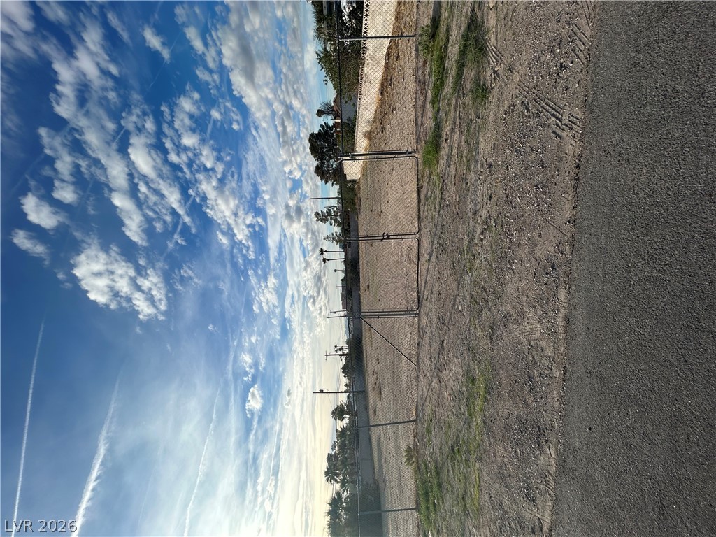 Photo 2 of 1727 Goldhill Avenue