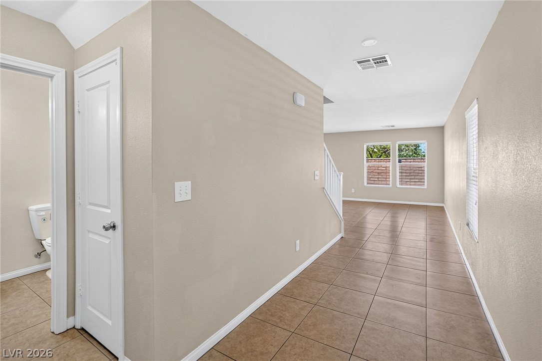 Photo 4 of 9210 VALLEY RANCH Avenue