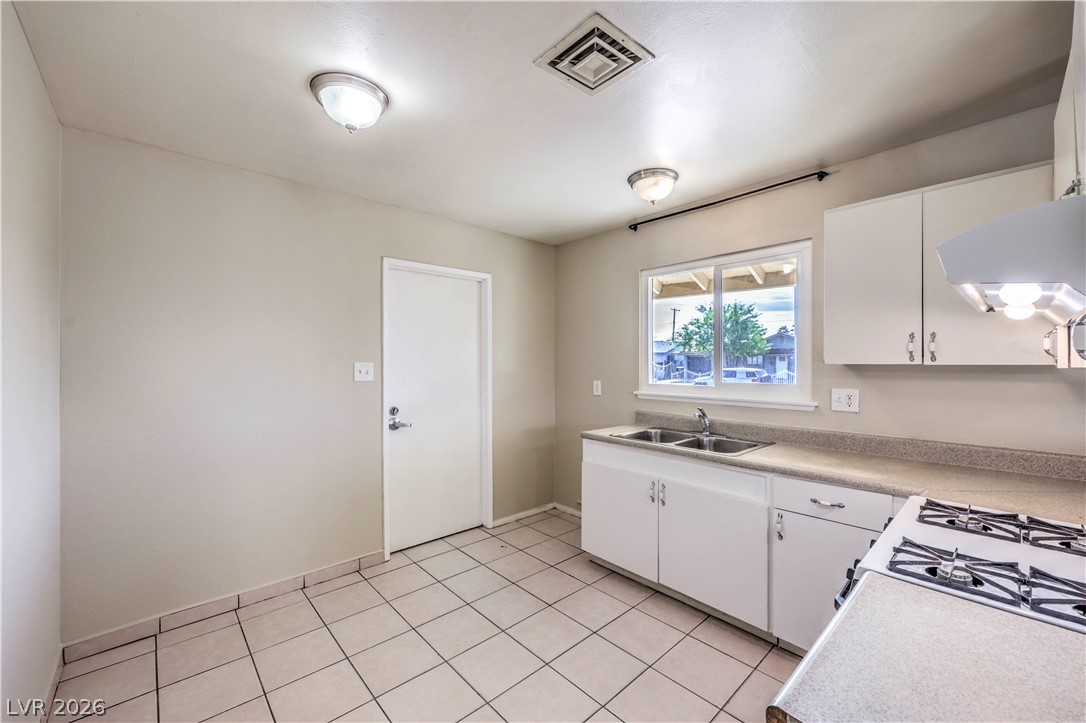 Photo 8 of 25, 3404 Twining Avenue