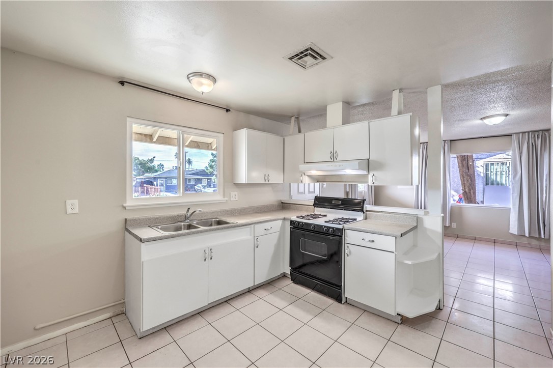 Photo 9 of 25, 3404 Twining Avenue