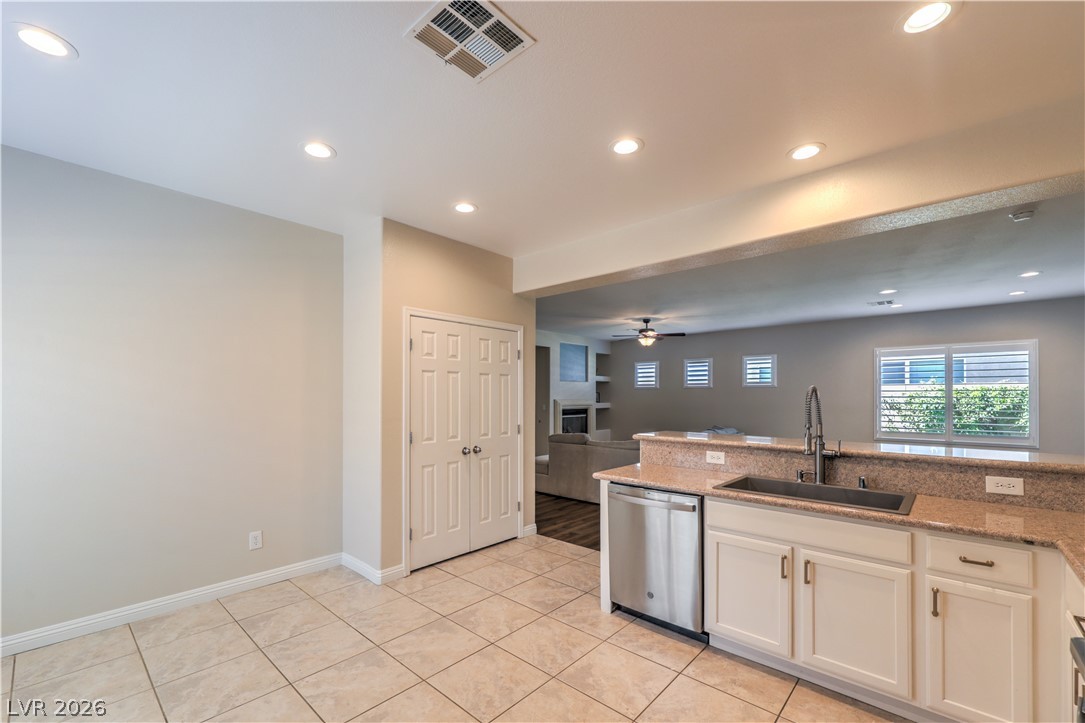 Photo 13 of 32, 7148 Crescentville Avenue