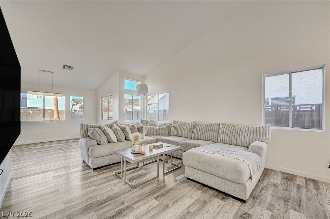 Photo 6 of 57, 904 Serpentina Avenue