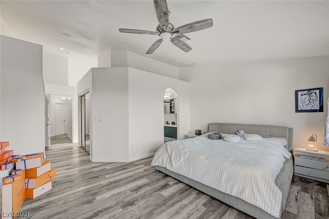 Photo 33 of 57, 904 Serpentina Avenue