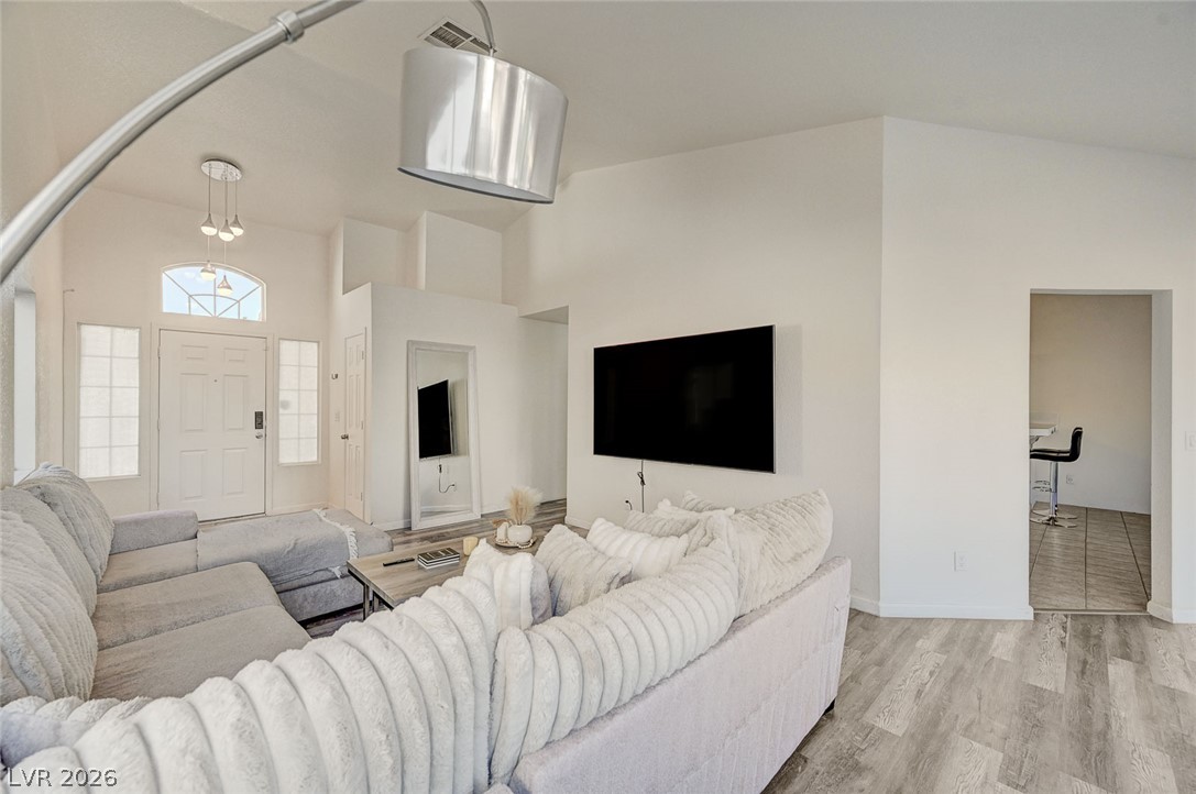 Photo 8 of 57, 904 Serpentina Avenue