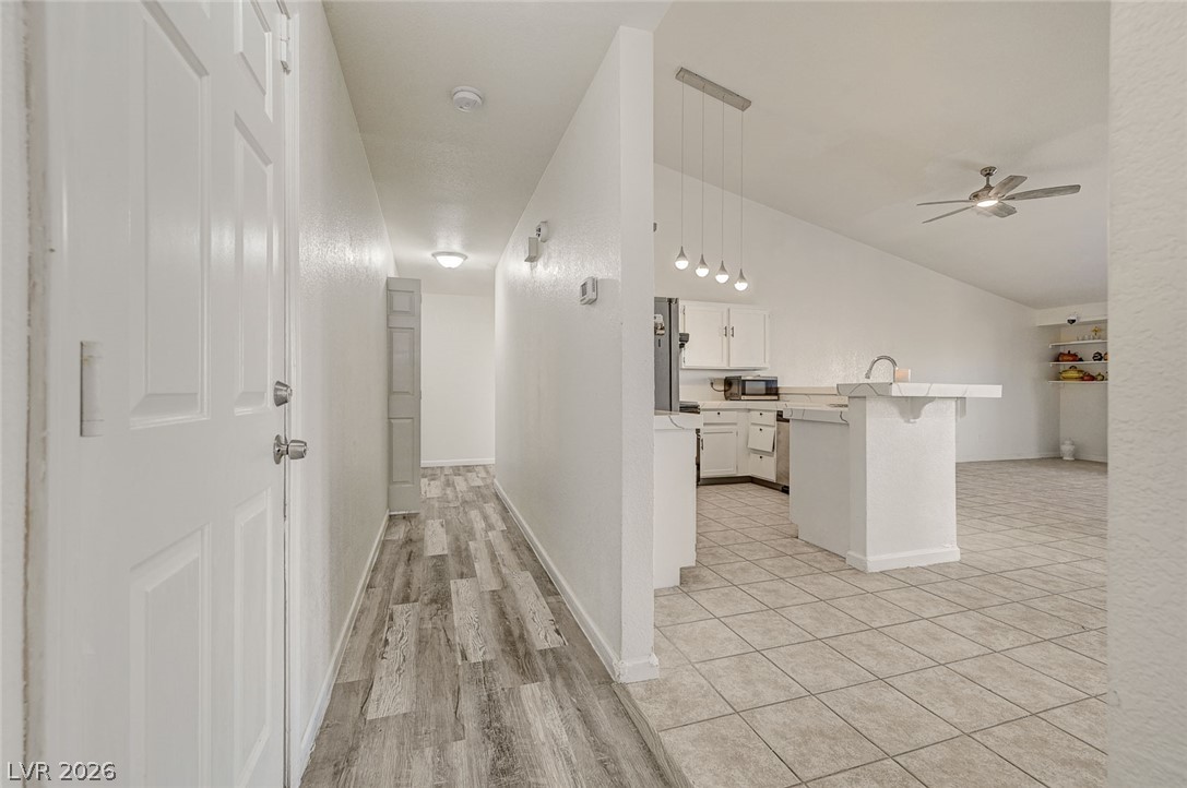 Photo 14 of 57, 904 Serpentina Avenue