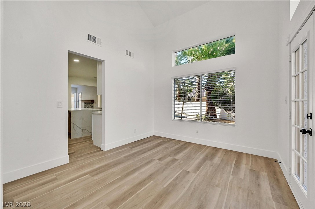 Photo 15 of 26, 9512 Valley Hills Avenue