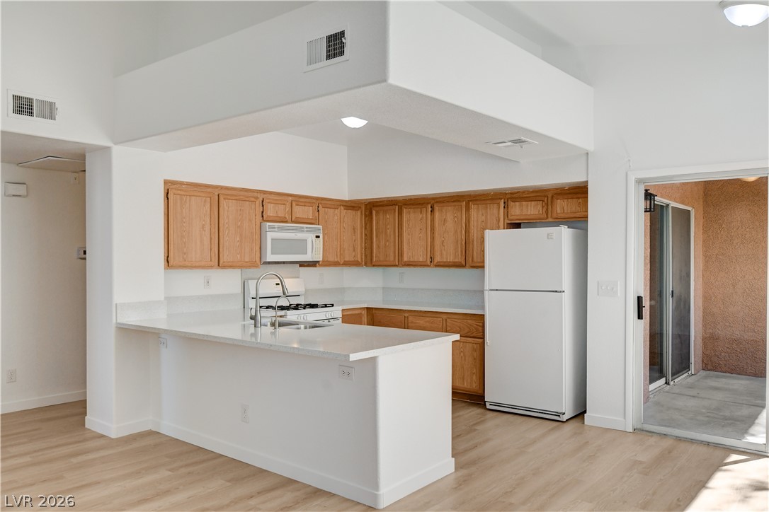 Photo 2 of 1405 Seward Street #203