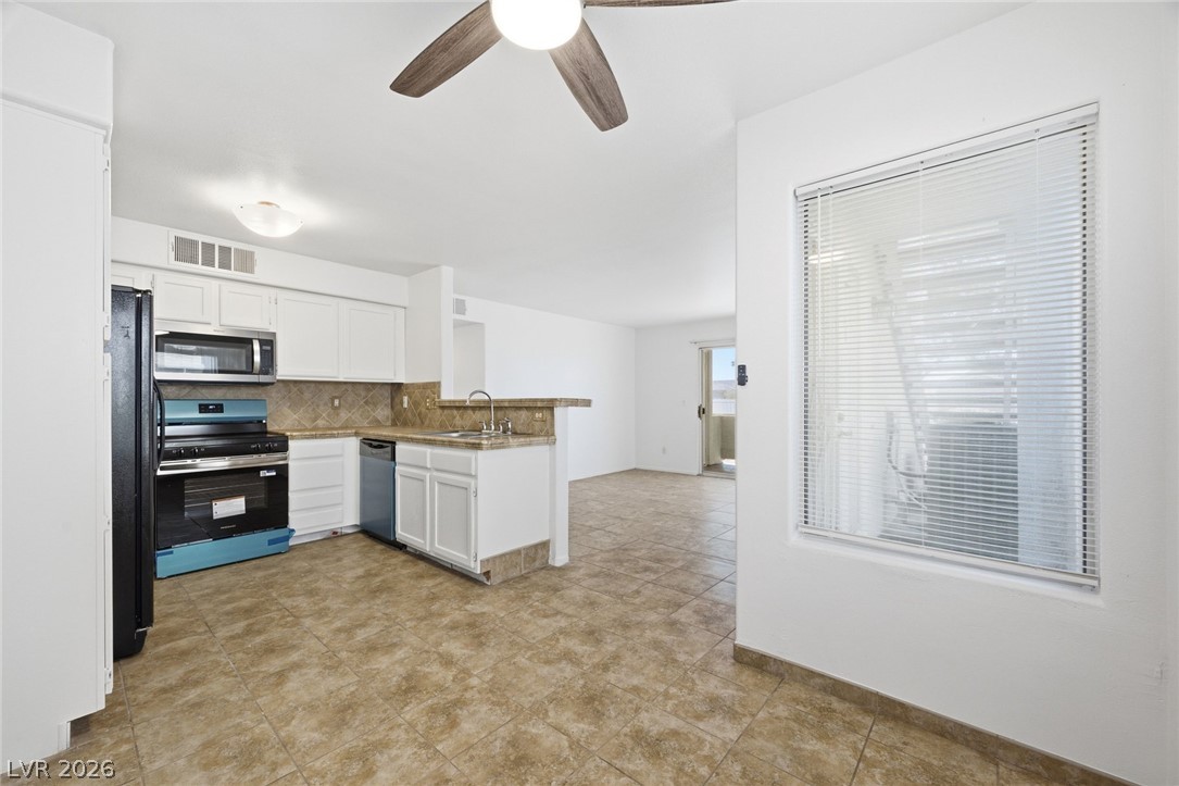 Photo 11 of 29, 3425 E Russell Road #116