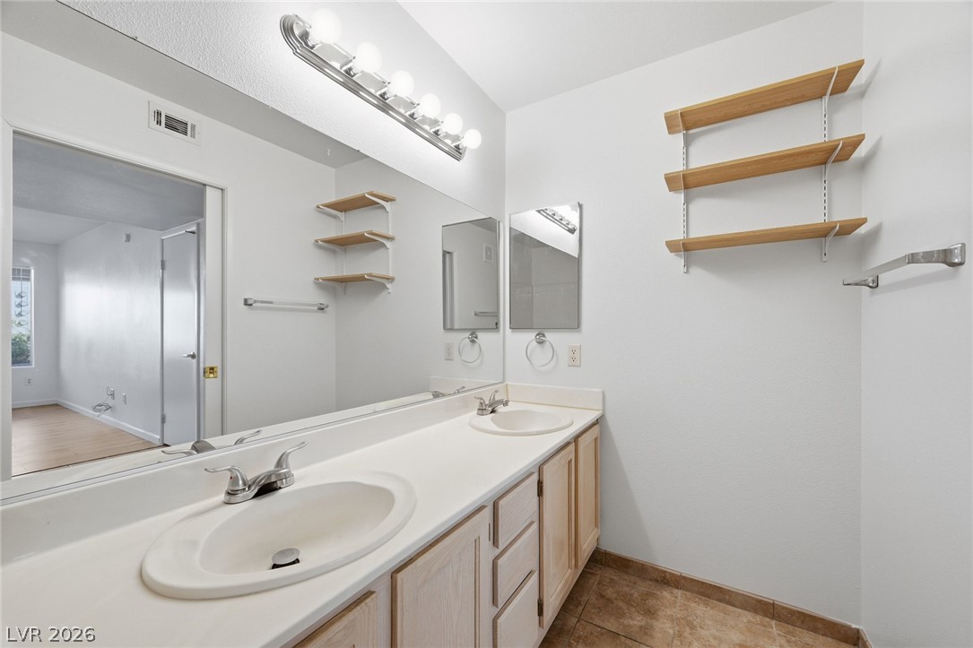Photo 19 of 29, 3425 E Russell Road #116