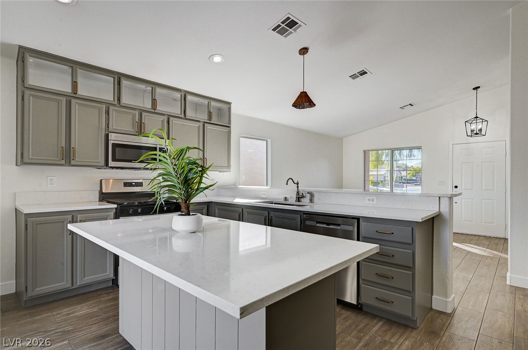 7648 Catalina Harbor Street, Las Vegas