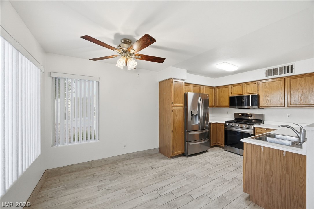 Photo 8 of 27, 3425 E Russell Road #154