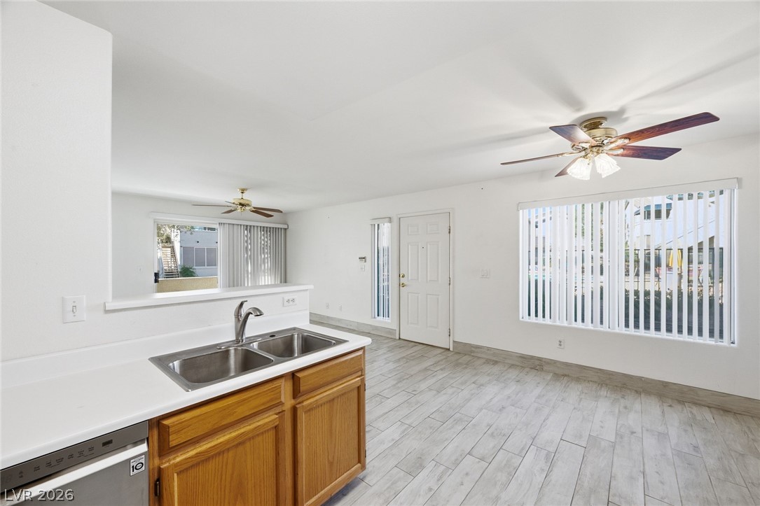Photo 13 of 27, 3425 E Russell Road #154
