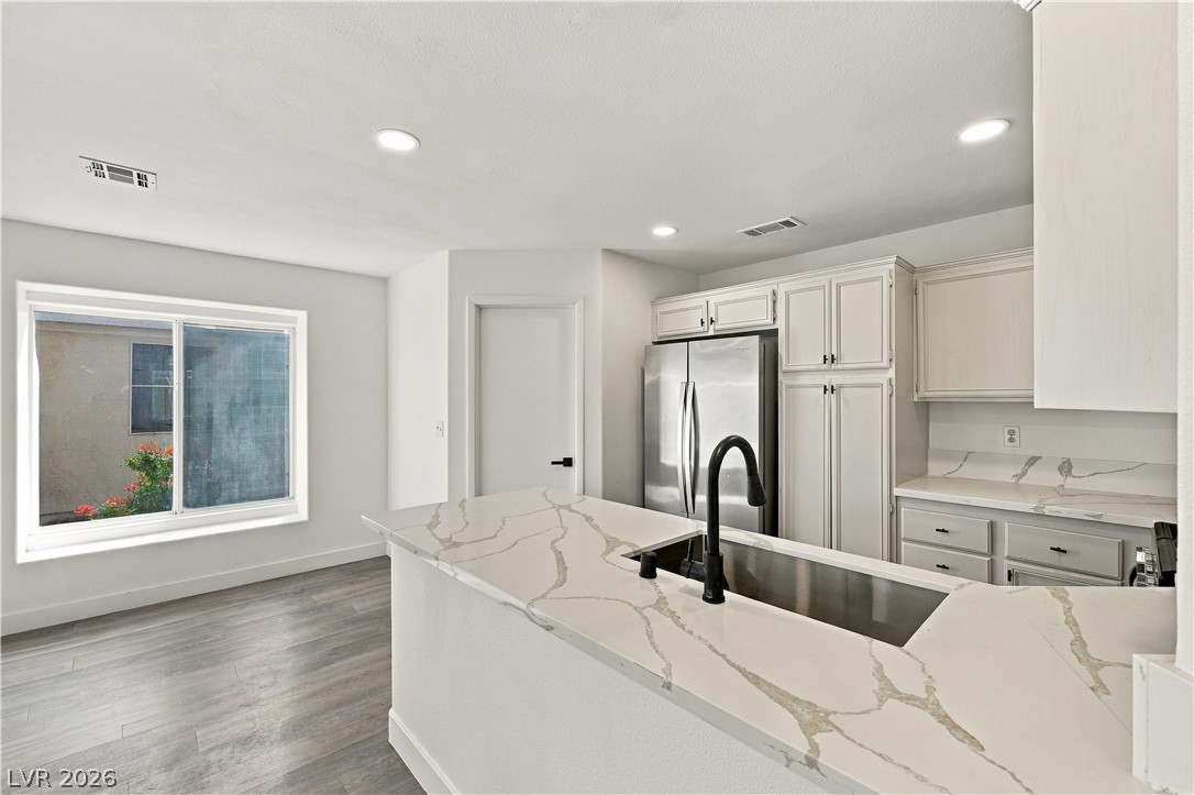 Photo 8 of 47, 7528 Fencerow Street