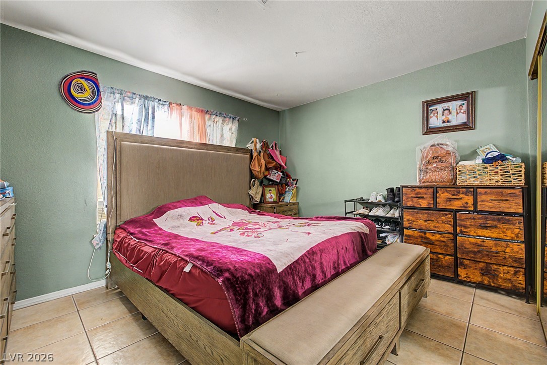 Photo 14 of 27, 4533 Sherrill Avenue