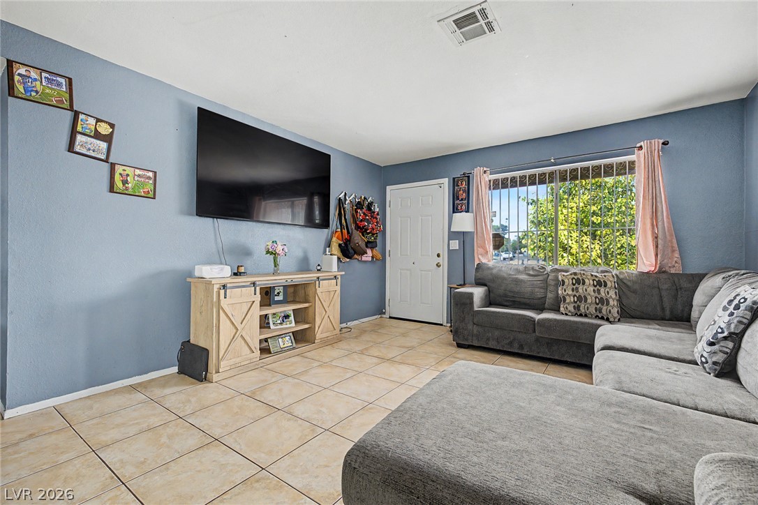 Photo 6 of 27, 4533 Sherrill Avenue