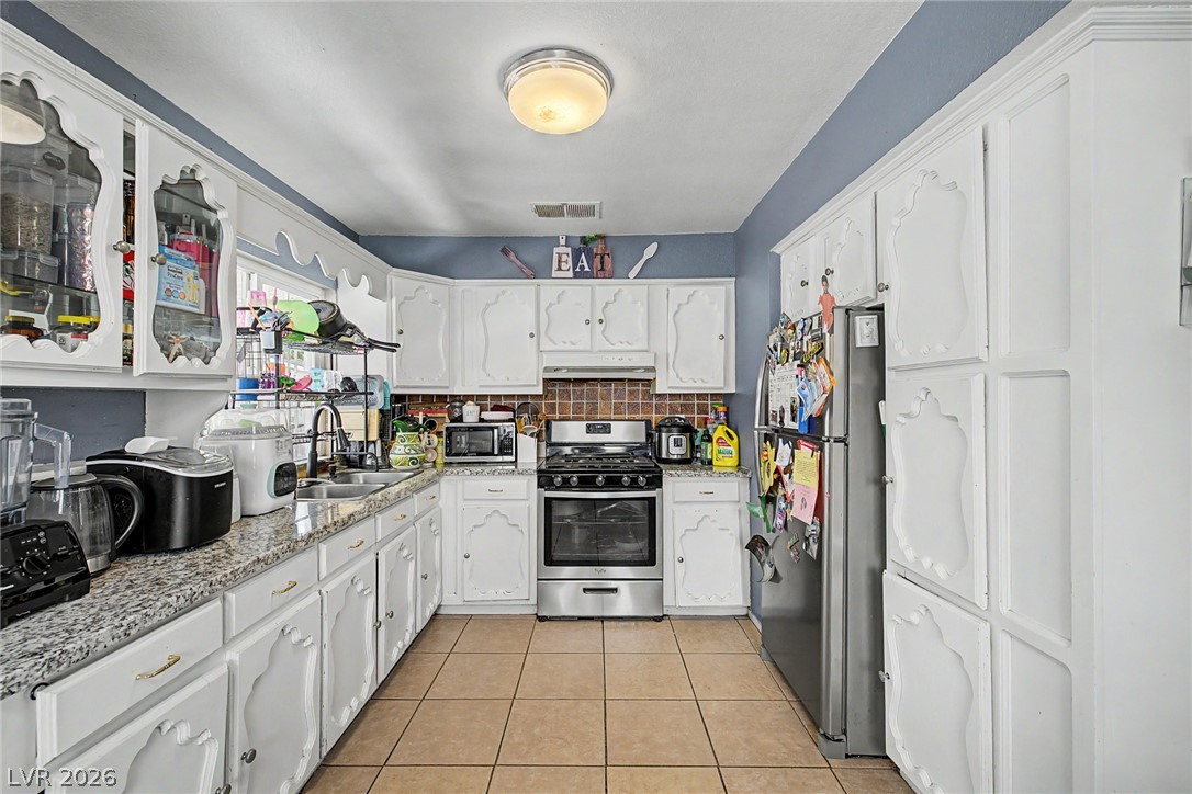 Photo 9 of 27, 4533 Sherrill Avenue
