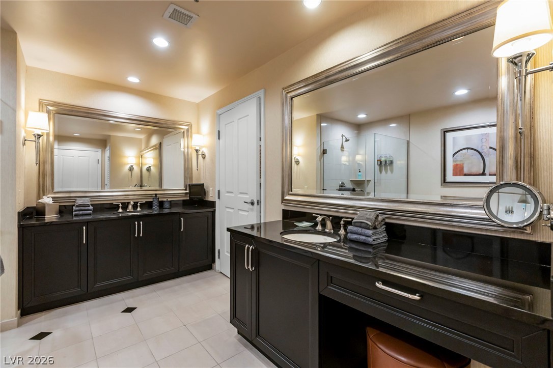 Photo 21 of 31, 135 E Harmon Avenue #414