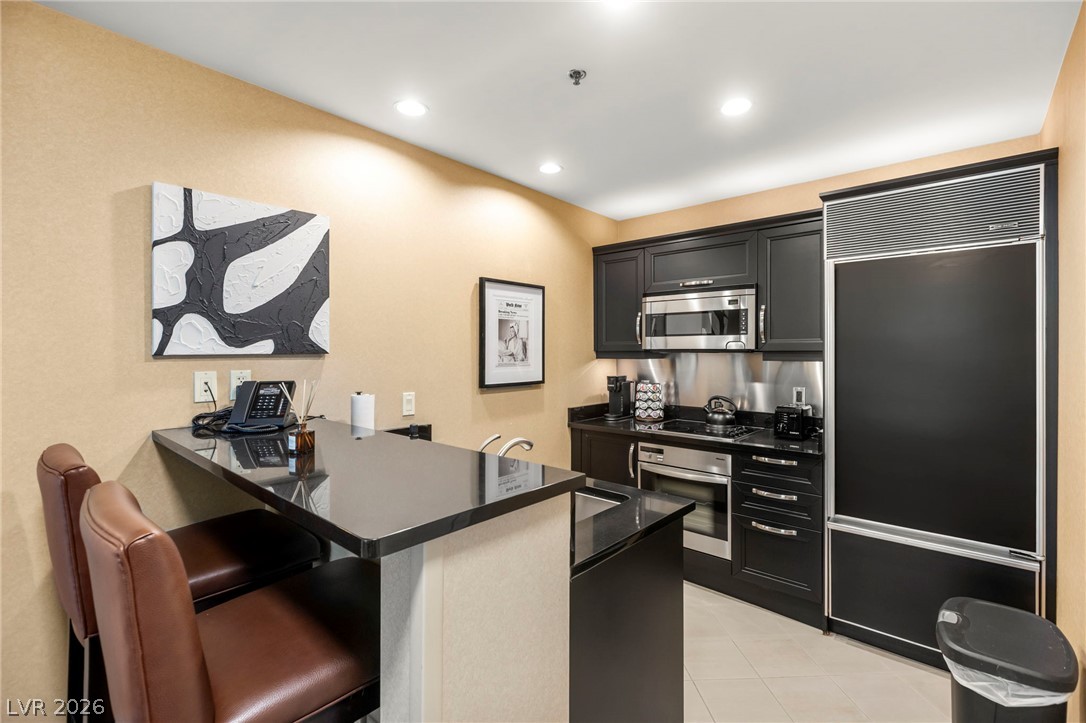 Photo 6 of 31, 135 E Harmon Avenue #414
