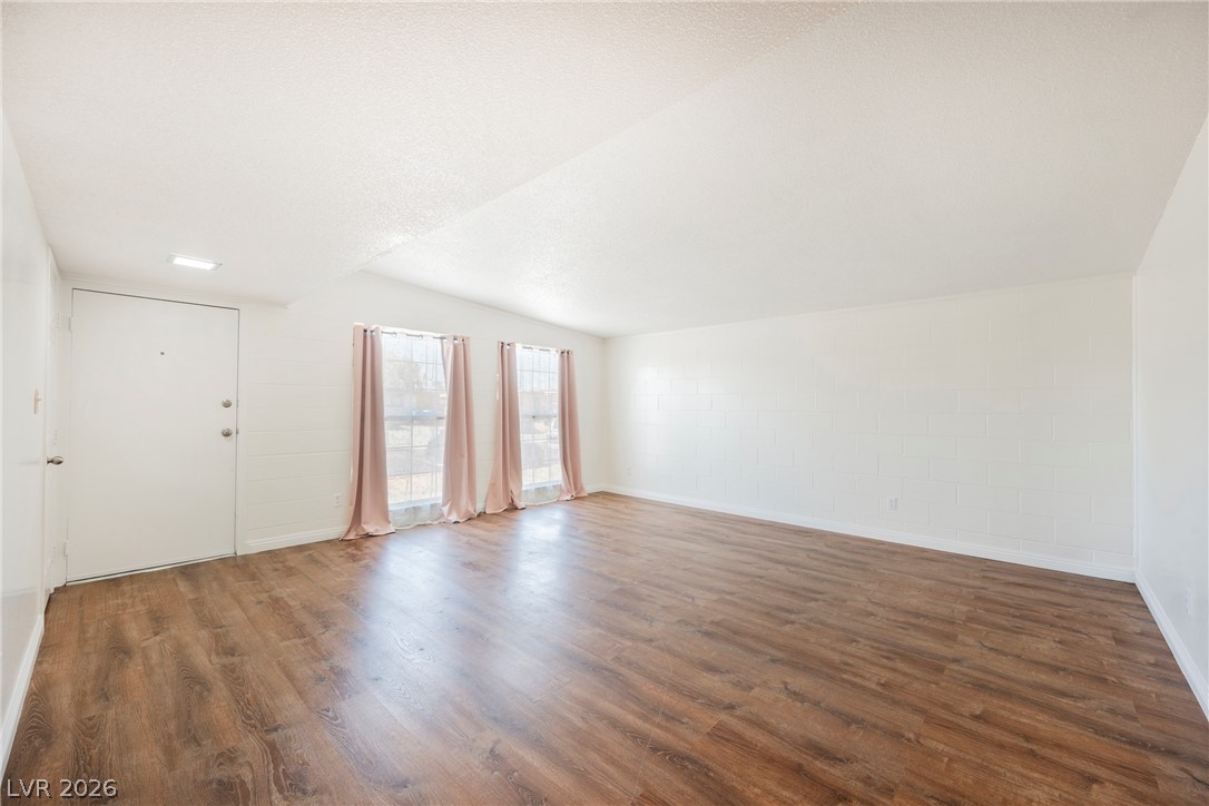 Photo 6 of 40, 1100 Newport Street