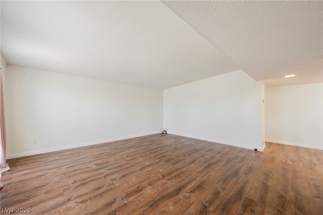 Photo 7 of 40, 1100 Newport Street