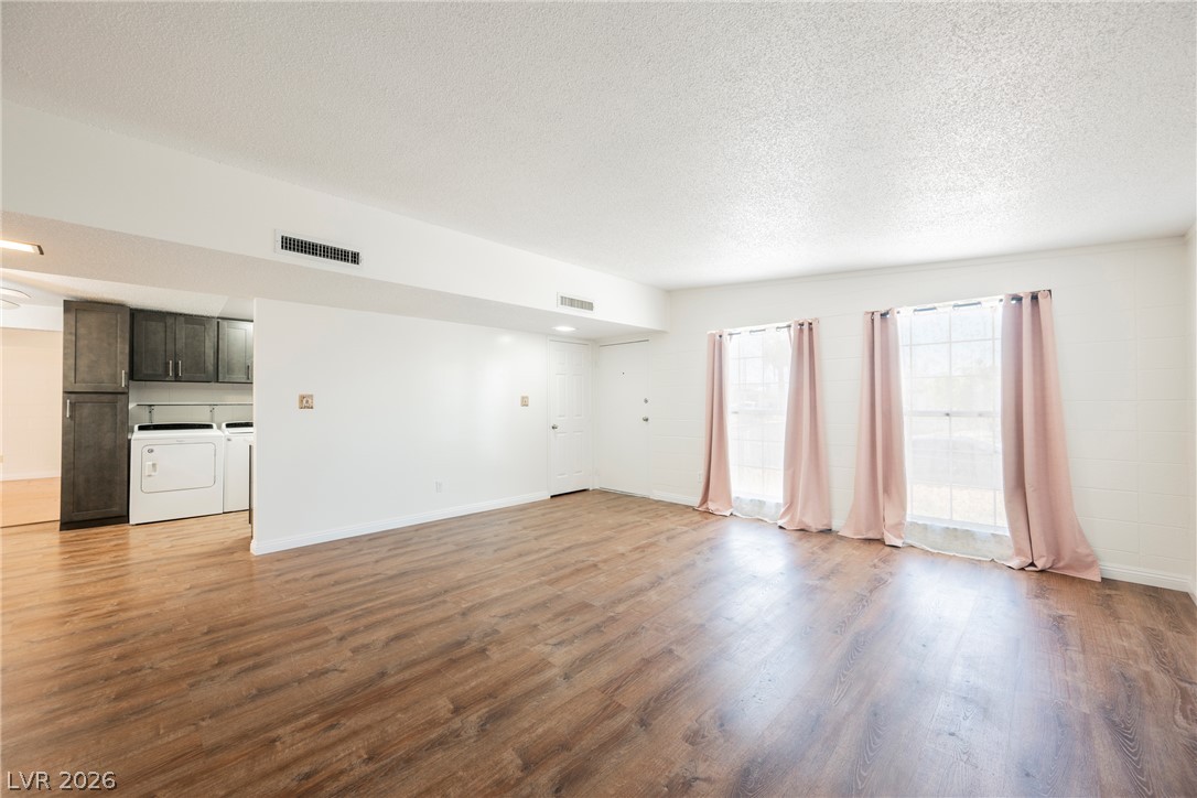 Photo 9 of 40, 1100 Newport Street