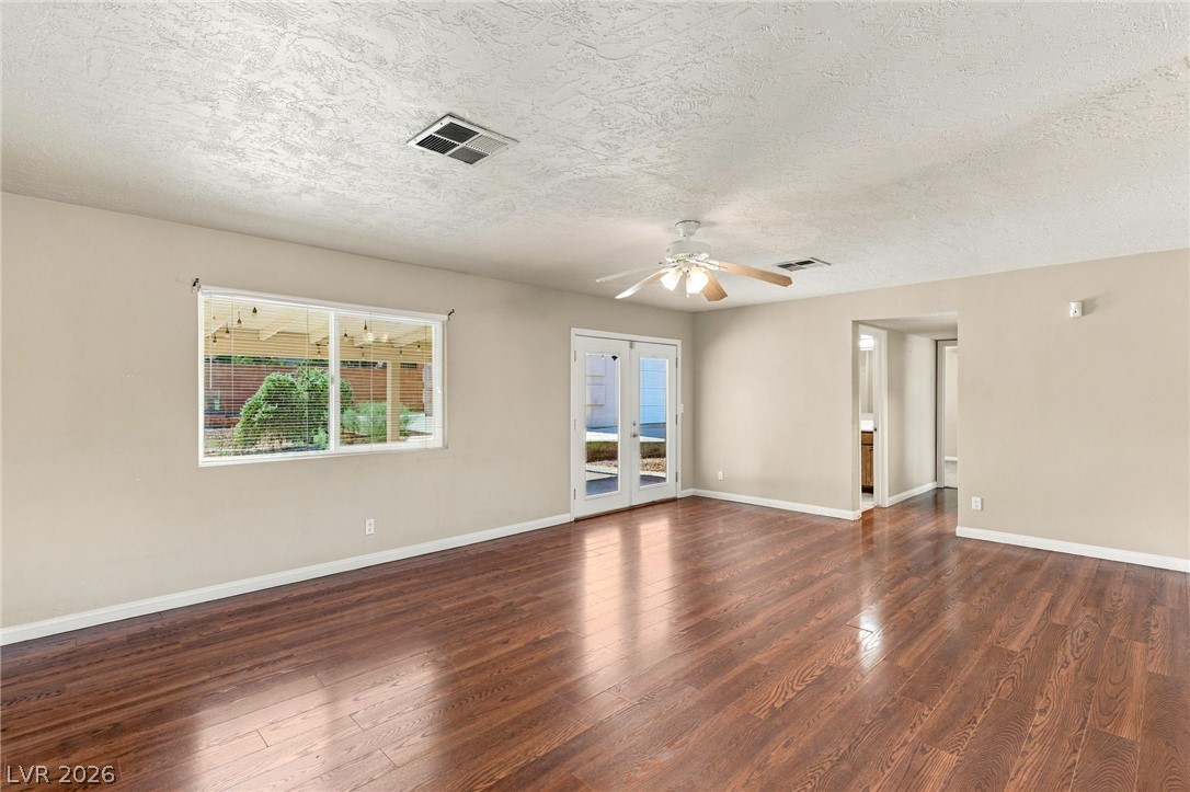 Photo 4 of 261 E Delamar Drive