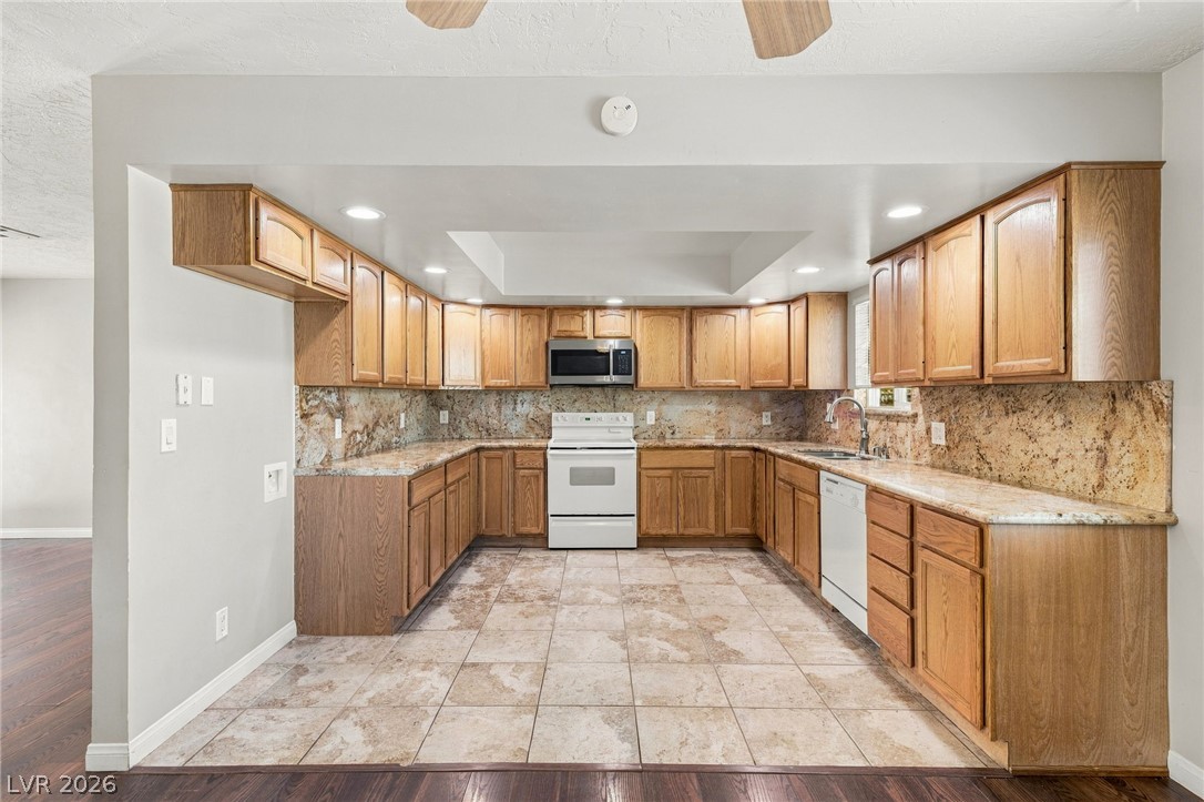 Photo 5 of 261 E Delamar Drive
