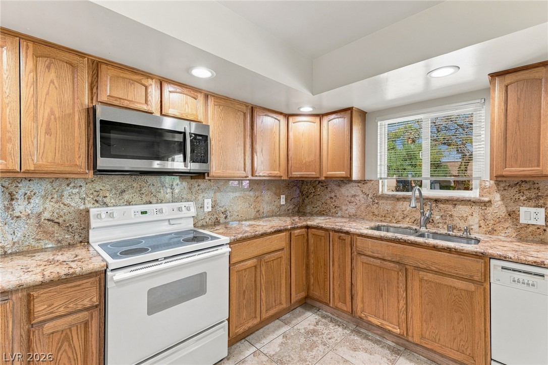 Photo 13 of 42, 261 E Delamar Drive