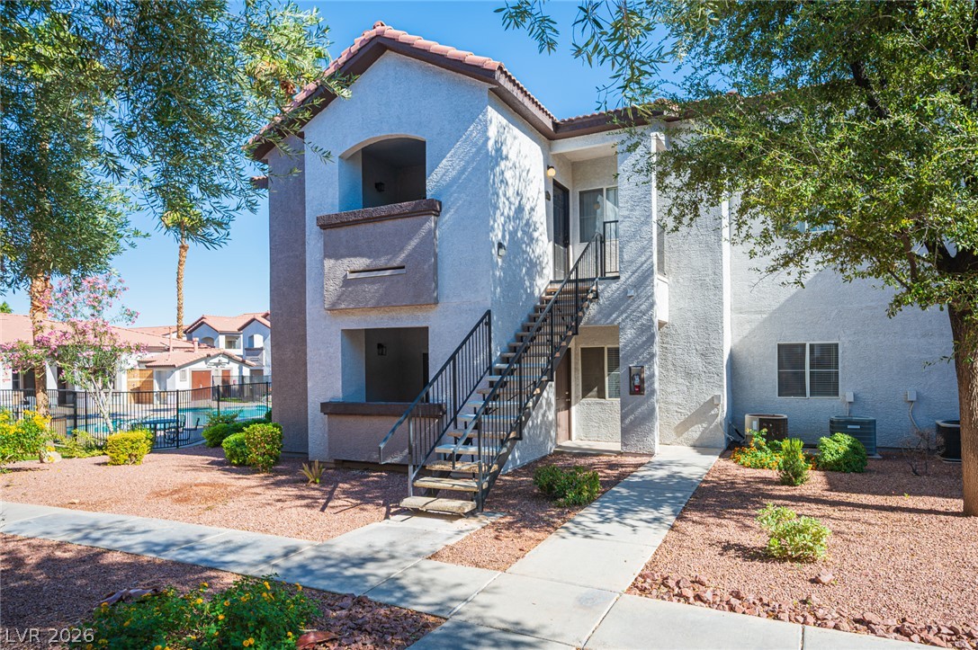 Photo 2 of 2615 W Gary Avenue #1048