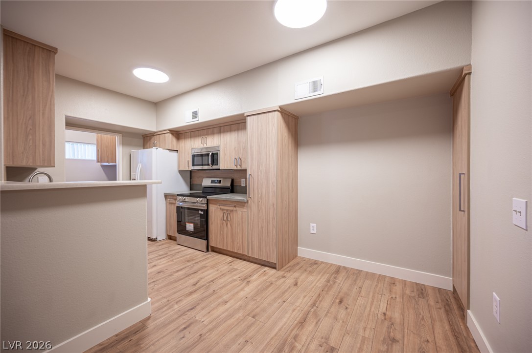 Photo 7 of 50, 2615 W Gary Avenue #1048