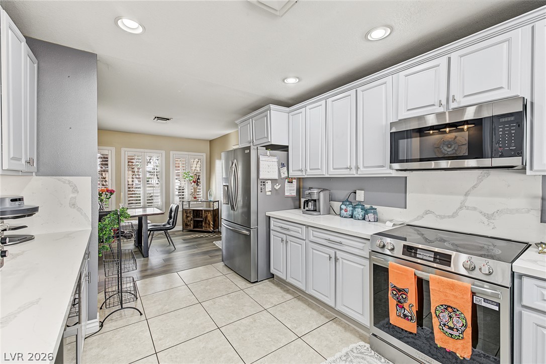 Photo 10 of 32, 1820 Laverne Circle