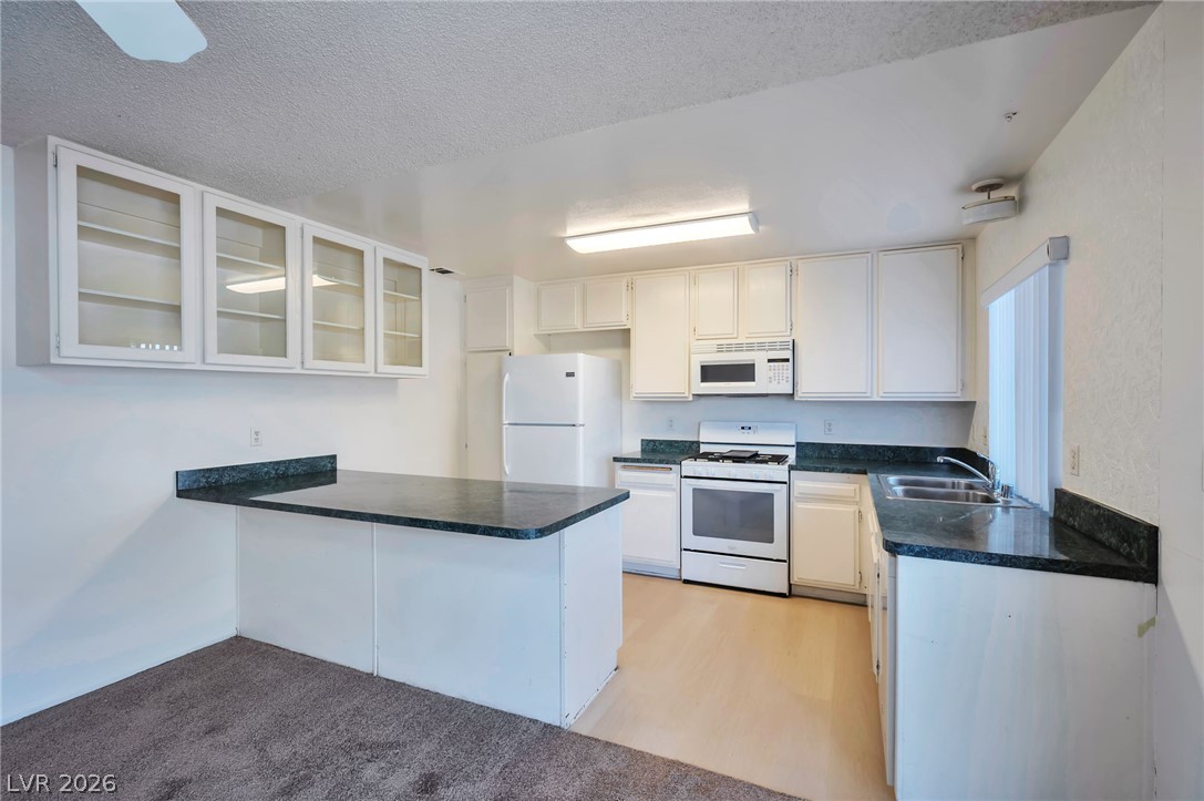 Photo 5 of 5516 Deodar Drive