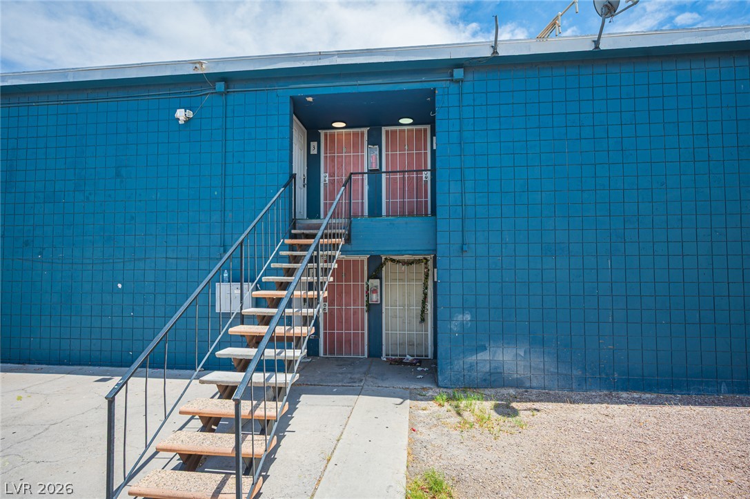 Photo 3 of 2937 Stewart Avenue