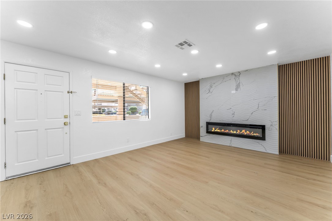 Photo 6 of 29, 1017 Falconhead Lane #102