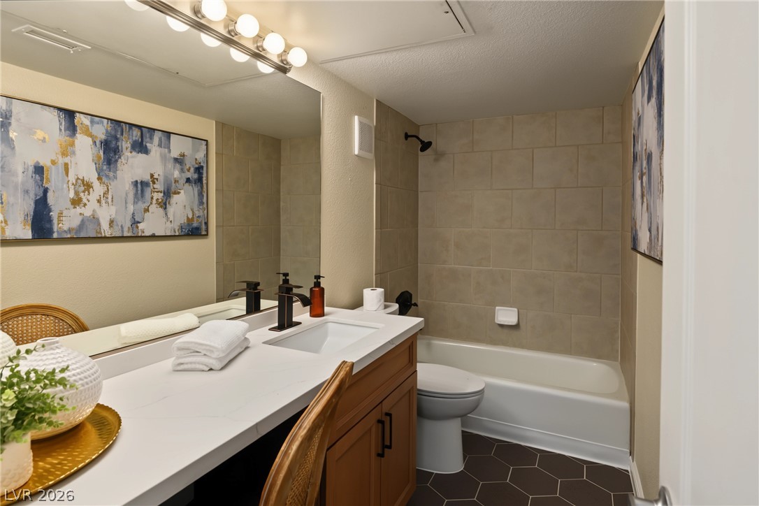 Photo 15 of 23, 650 Oakmont Avenue #2113